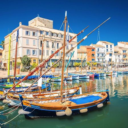 Grand T3: Luminous Central Apartment with Parking Sanary-sur-Mer Exterior photo