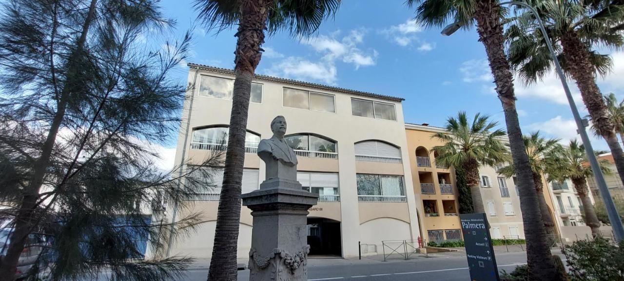 Grand T3: Luminous Central Apartment with Parking Sanary-sur-Mer Exterior photo
