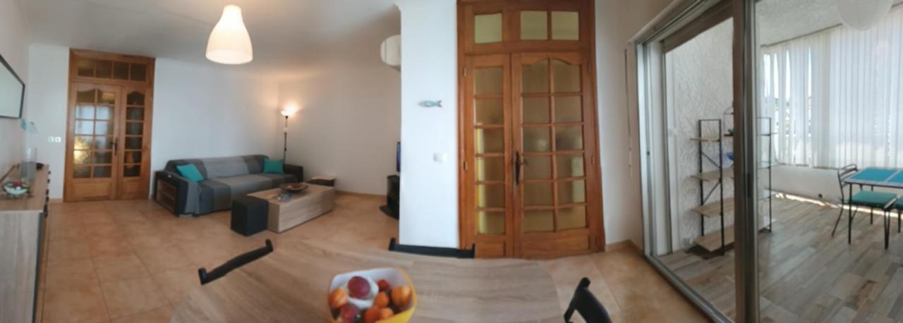 Grand T3: Luminous Central Apartment with Parking Sanary-sur-Mer Exterior photo