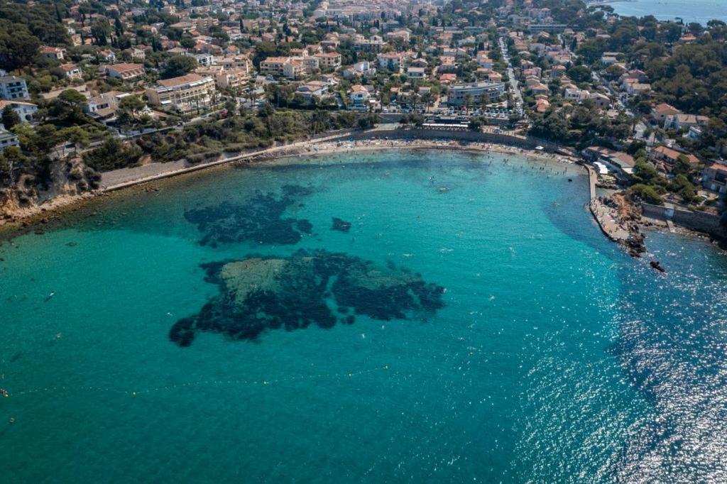 Grand T3: Luminous Central Apartment with Parking Sanary-sur-Mer Exterior photo